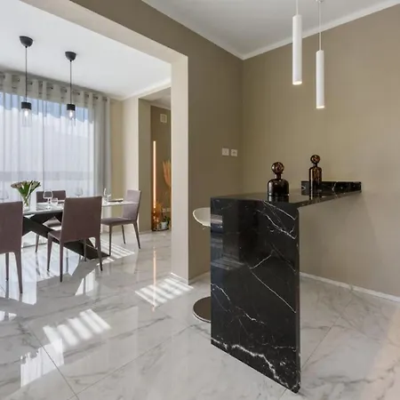 Casa Di Famiglia Con Piscina