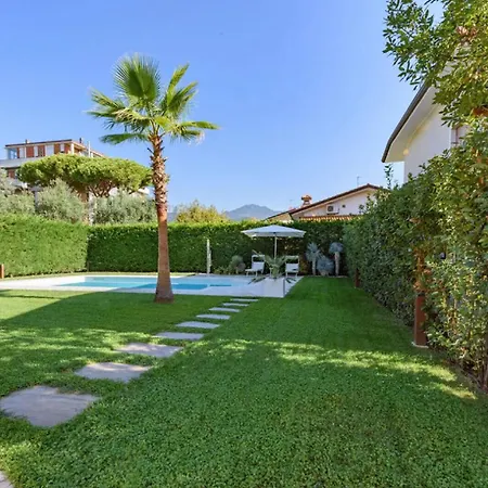 Casa Di Famiglia Con Piscina * Forte dei Marmi