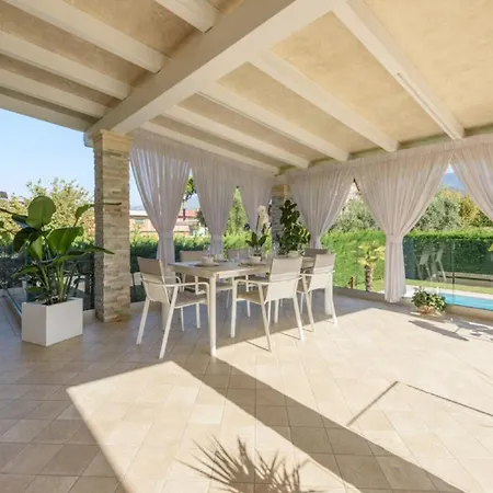 Casa Di Famiglia Con Piscina