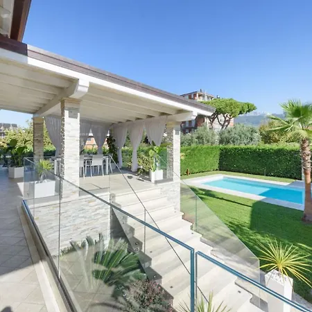Casa Di Famiglia Con Piscina Apartamento