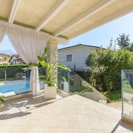 Casa Di Famiglia Con Piscina